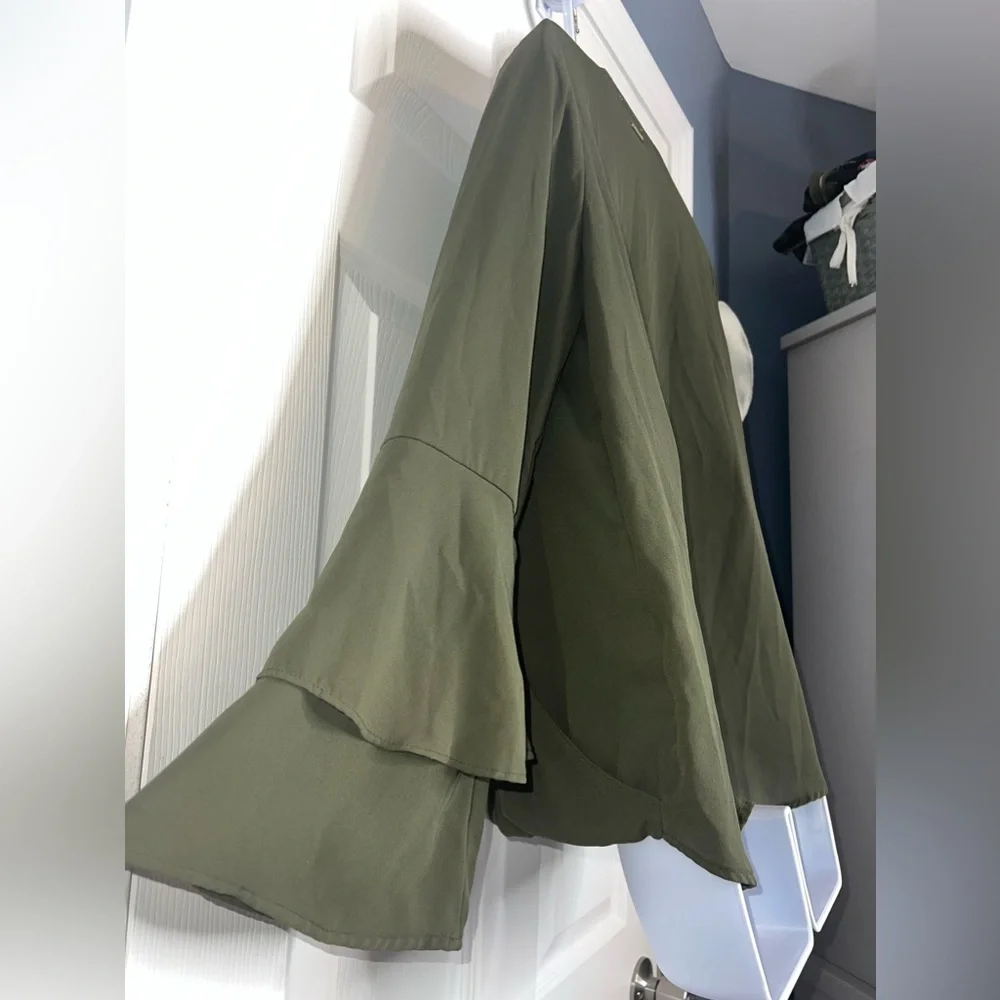 MK Michael Kors Women’s Small Green Bell Sleeve Blouse Top V-Neck S Classic